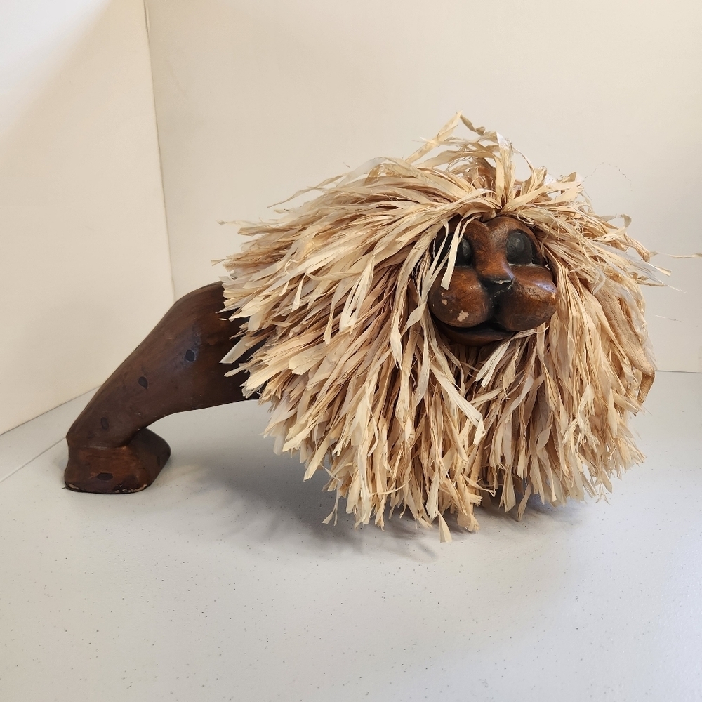 African Lion Straw Raffia Mane Carved Wood Vintage Pier 1 Home Decor Boho 1990s